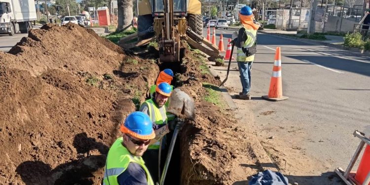 Esval renueva red de agua potable que beneficia a más de 2.700 hogares de Concón