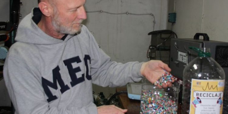 Tapas plásticas de botellas se convierten en productos sustentables con impresión 3D