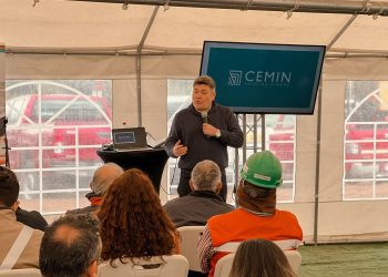 «Cuántos países del mundo quisieran tener los recursos minerales que nosotros tenemos»: Diputado Venegas visita planta de Cemin