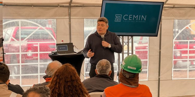 «Cuántos países del mundo quisieran tener los recursos minerales que nosotros tenemos»: Diputado Venegas visita planta de Cemin