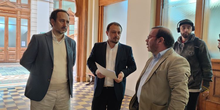 Parlamentarios del PC piden pronunciamiento de la Corte Suprema sobre despenalización del narcotráfico en la nueva Constitución