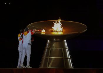 Académicos USM desarrollaron llama a hidrógeno verde para pebetero de Santiago 2023