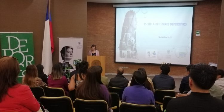 Dirigentes de Escuelas Populares De Fútbol de Valparaíso participaron en Escuela de Líderes de Santo Tomás Viña del Mar