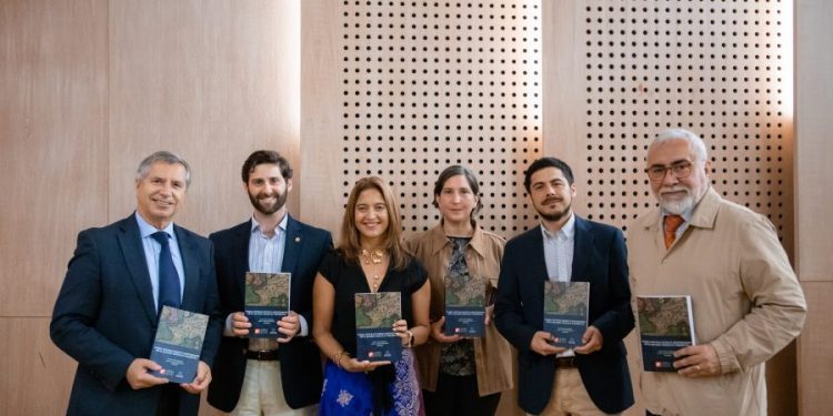 UNAB presentó libro «Viajes, interacciones e identidades en el mundo antiguo y medieval»