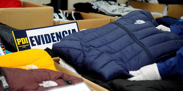 PDI incauta en placilla vestimentas deportivas falsificadas
