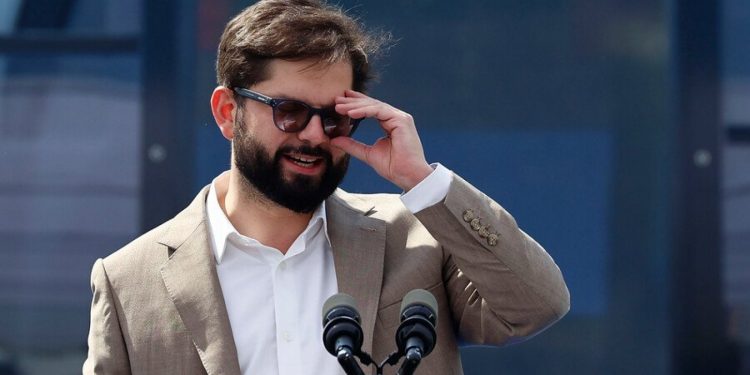 Familia del presidente Gabriel Boric sufre el robo de unos regalos de Navidad