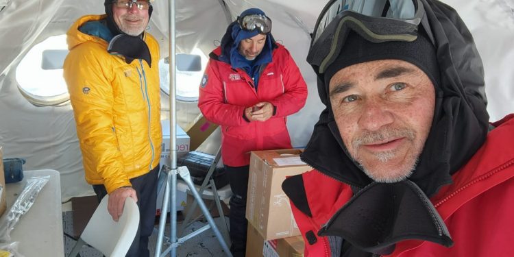 Bajo condiciones extremas investigadores USM viajan a la Antártica a medir contaminación