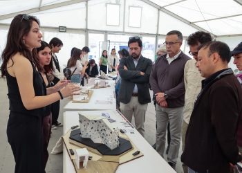 Estudiantes de Diseño UV entregan propuestas de muro de escalada a Concón y alcalde compromete construcción en 2024