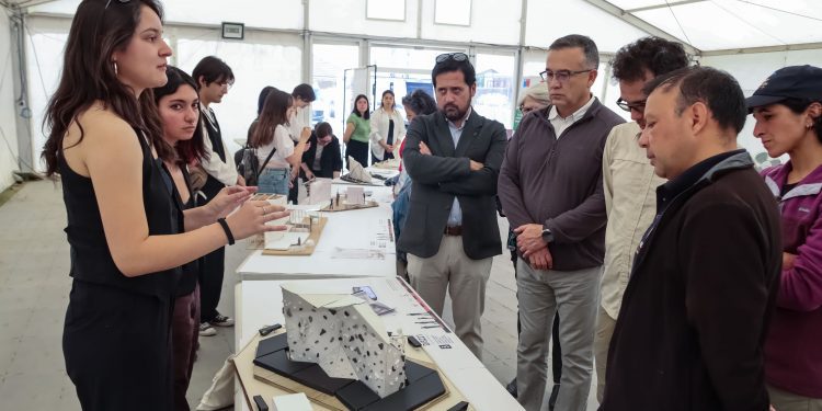 Estudiantes de Diseño UV entregan propuestas de muro de escalada a Concón y alcalde compromete construcción en 2024