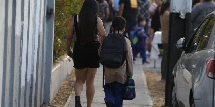 Mineduc y Minsal oficializan calendario escolar de vacaciones de invierno 2024