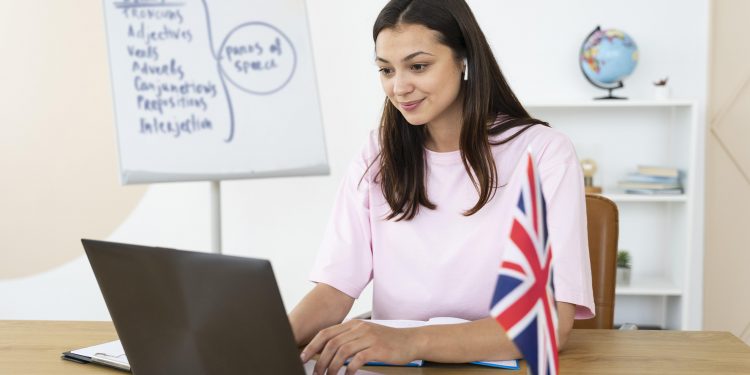 Lanzan 1.000 becas para aprender inglés técnico destinado a profesionales de la industria tecnológica