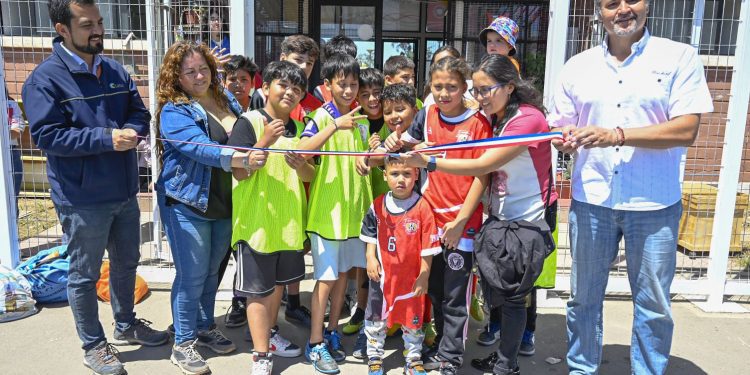 Comunidad de Aconcagua Sur reinaugura multicancha con proyecto de mejoras