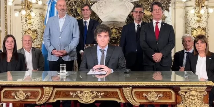 Milei inicia el desguace del Estado argentino imponiendo 300 reformas en un solo decreto
