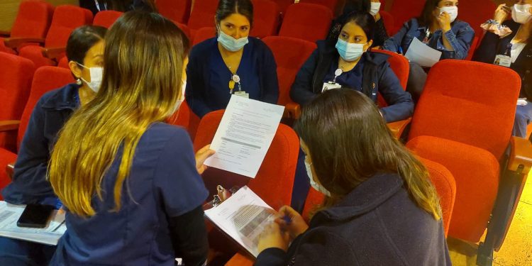 Doctora de la Universidad de Alicante ofrece clase magistral de Enfermería en el Hospital Dr. Gustavo Fricke SSVQ