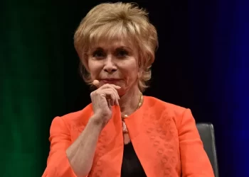 Especialistas reflexionan sobre el retiro de libros de Isabel Allende y otros autores en colegios de Estados Unidos