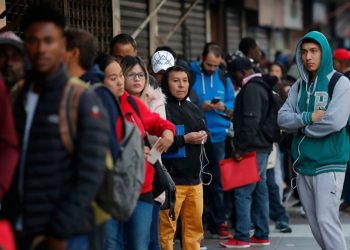 Población extranjera residente en Chile superó los 1,6 millones de personas en 2022, con un 6,6% de ellas en situación irregular