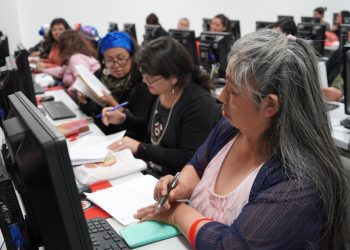 Emprendedores de Villa Alemana reciben capacitación digital con la ayuda de la UNAB