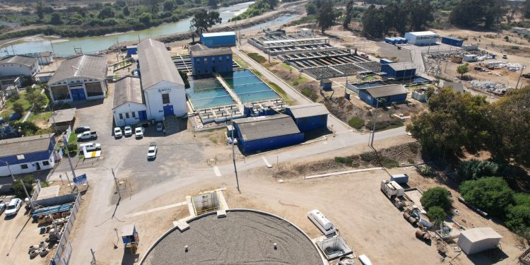 Año Nuevo: consumo de agua potable podría aumentar hasta en un 40% y Esval despliega plan especial