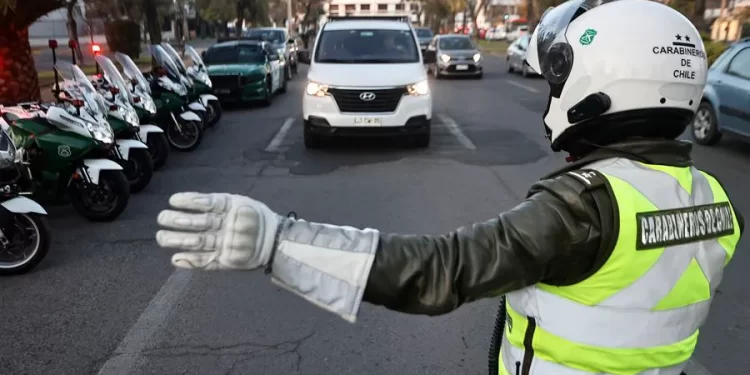 Carabineros estima que más de 200 mil vehículos han salido de la RM este fin de semana largo de Navidad