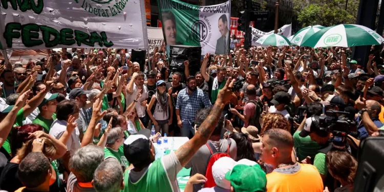 Justicia argentina admite un recurso de inconstitucionalidad contra la desregulación de Milei