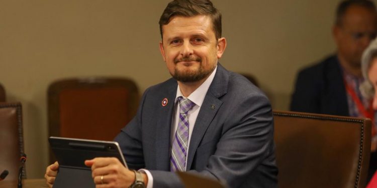 Diputado Stephan Schubert apunta a la necesidad de modernizar el Estado tras cambios en Contraloría liderados por Dorothy Pérez