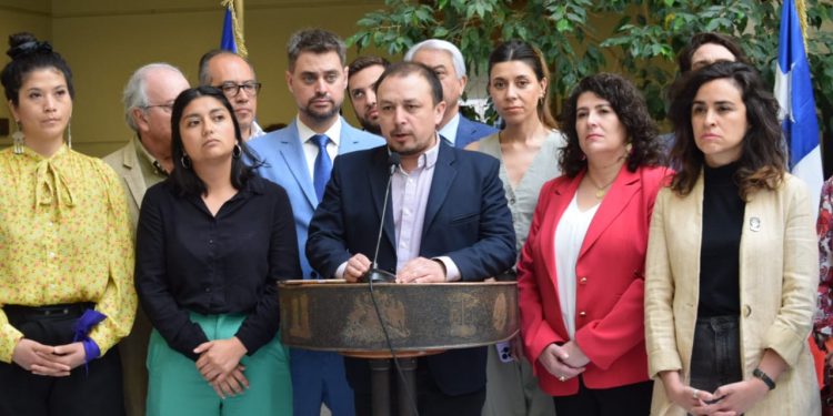 Bancadas oficialistas critican a la derecha por impedir lectura de informe sobre evasión tributaria