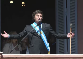 Banco Central Argentino se alista a lanzar billetes de mayor denominación mientras encuestas miden primeras medidas de Milei