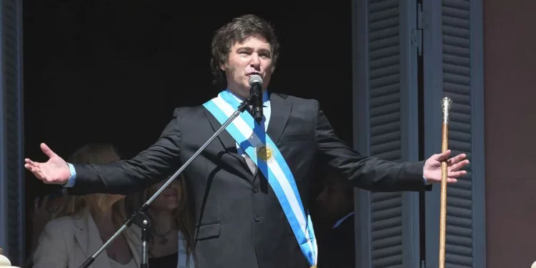 Banco Central Argentino se alista a lanzar billetes de mayor denominación mientras encuestas miden primeras medidas de Milei