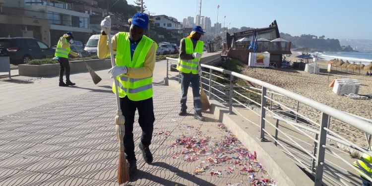 Municipio de Viña del Mar dispone plan de contingencia de limpieza y hace llamado a cuidar espacios públicos en celebración de Año Nuevo en el mar