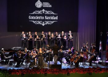Más de mil personas disfrutaron del Concierto de Navidad de la PUCV en el Teatro Municipal de Viña del Mar