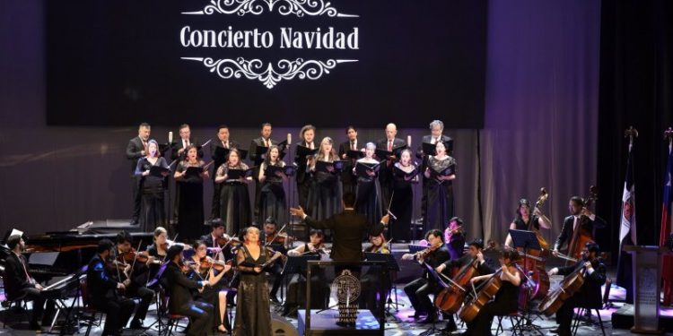 Más de mil personas disfrutaron del Concierto de Navidad de la PUCV en el Teatro Municipal de Viña del Mar