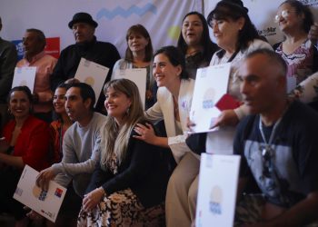 A un año del incendio de Viña del Mar: Alcaldesa Ripamonti valoró entrega de más de 200 subsidios a familias afectadas