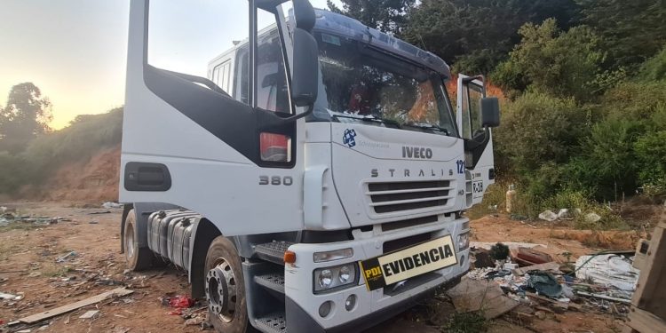 PDI Valparaíso recupera dos tractocamiones avaluados en 50 millones de pesos