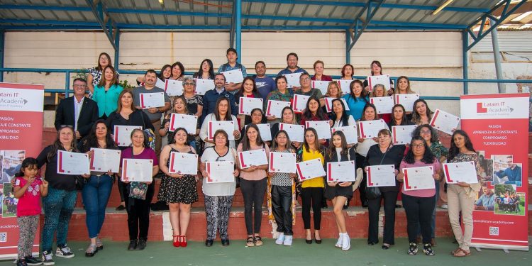 58 apoderados de Quintero aprobaron curso de alfabetización digital