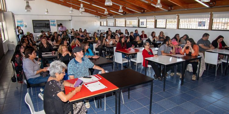 Más de 900 personas de Concón y Quintero se capacitaron en unos 30 talleres de técnicas y oficios
