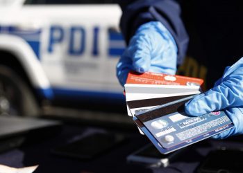 PDI Valparaíso captura a dos sujetos por uso de tarjeta bancaria robada