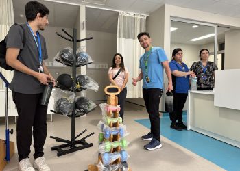 Funcionarios participan en el proceso de simulación de puestos de trabajo en el nuevo Hospital San José de Casablanca