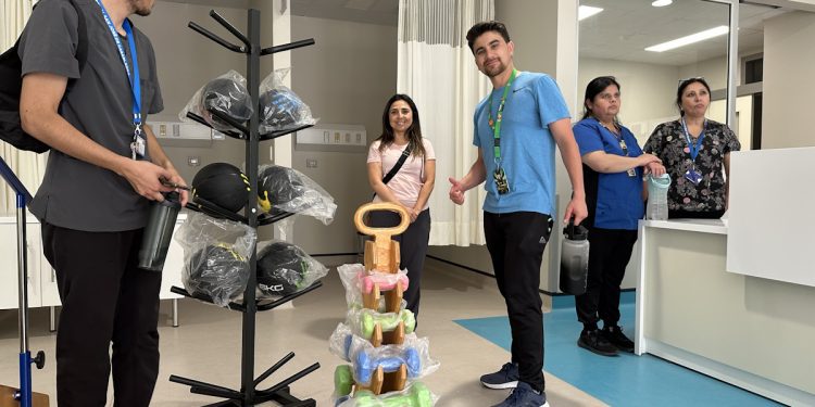 Funcionarios participan en el proceso de simulación de puestos de trabajo en el nuevo Hospital San José de Casablanca