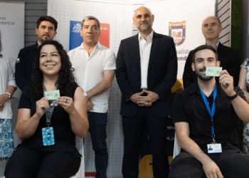 Minsal inicia preparación de campaña de invierno 2024 y refuerza llamado para que grupos de riesgo se vacunen contra COVID-19