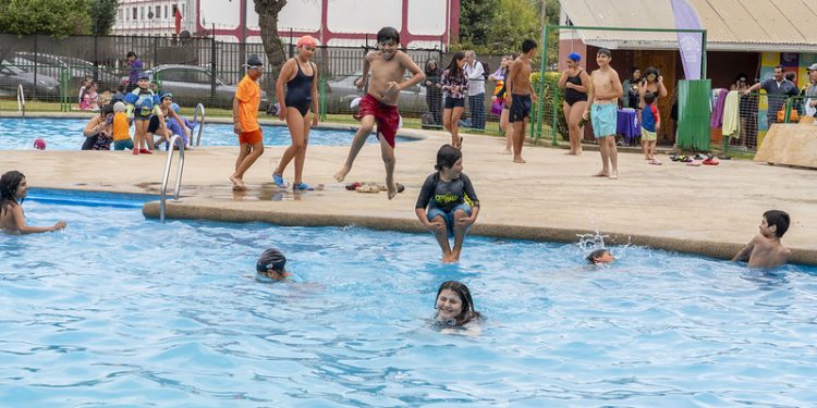 400 niños y niñas participaron de los Talleres de Natación del Municipio Abierto de Quilpué