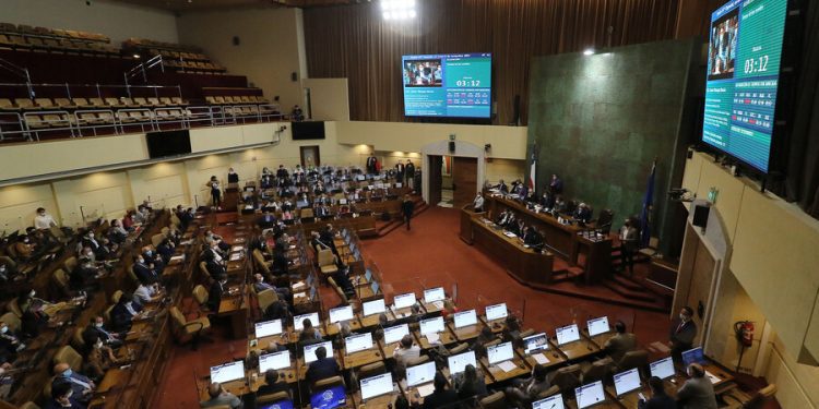 Derecha niega votos para leer documento con compromiso a no violar Derechos Humanos en el futuro.