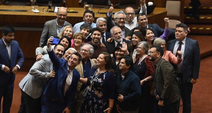 Al agua: se cae acusación constitucional contra Montes en la cuestión previa