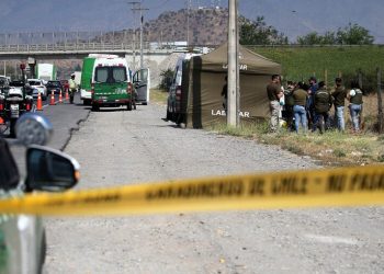 Encuentran cuerpo maniatado y amordazado al interior de una maleta en Ruta 68