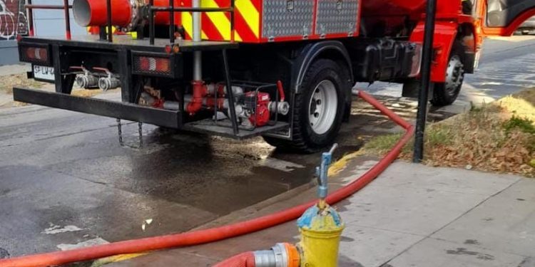 Esval se reúne con Cuerpo de Bomberos de Viña del Mar y autoridades para coordinar gestión de grandes incendios