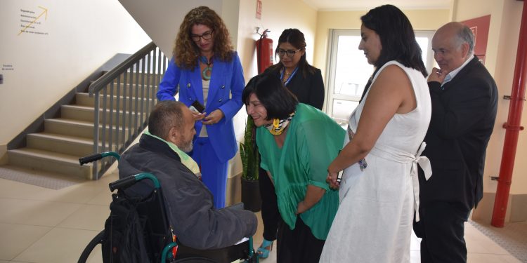 Histórico: personas cuidadoras podrán validar su experiencia y conocimiento gracias a SENCE y SENAMA