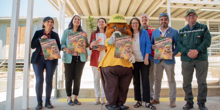 Mineduc y Conaf visitan talleres de verano en Quilpué y entregan recomendaciones para la prevención de incendios forestales