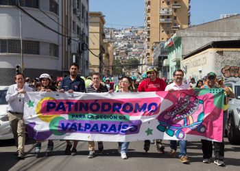 Medio millar de patinadores junto a diputada Marzán marcharon pidiendo un patinódromo para la región