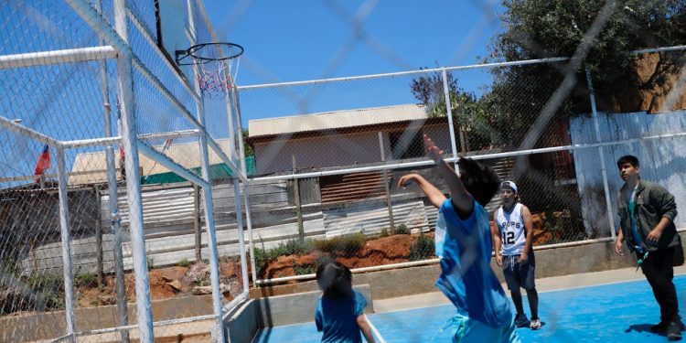 De basural a cancha multiuso: vecinos de Placeres cuentan con nuevo espacio deportivo comunitario