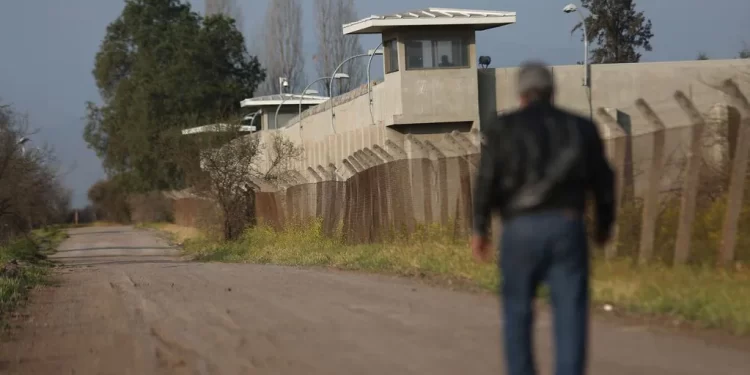 «Constituye una nueva agresión a las víctimas de la Dictadura»: PS rechaza propuesta de arresto domiciliario para mayores de 70 años