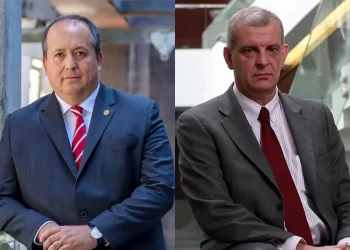 Alta tensión en el MP: Fiscal nacional saca de la subrogancia a Armendáriz en medio de decisión de si lo inhabilita en caso contra director de Carabineros por el 18-O